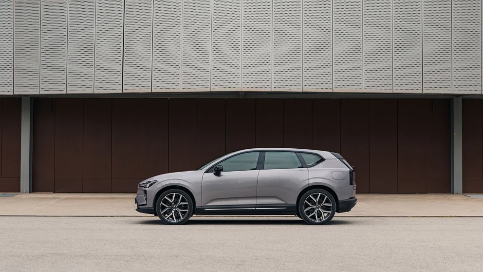 Volvo forklarer EX60-trøbbel med ny batteriteknikk – mens svenske kilder melder om motorproblemer