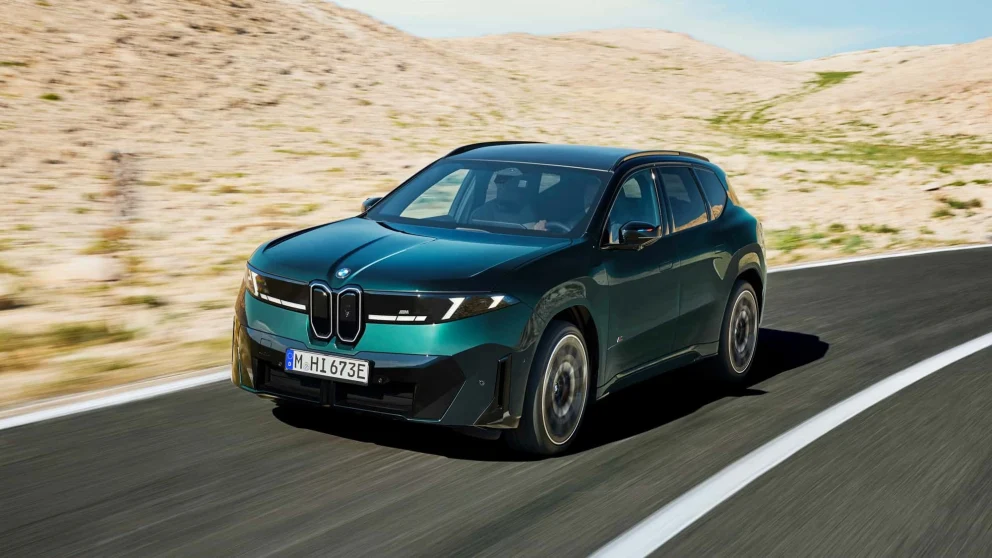 Typisk for xDrive monteres det også i M60 xDrive to elmotorer – én per aksel. Til sammen produserer de en samlet effekt på 450 kW (612 hk) og et maksimalt dreiemoment på 875 Nm.. Kilde: auto-motor-und-sport.de