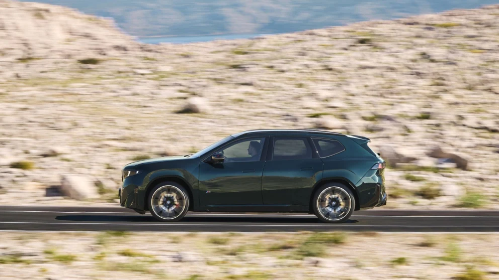 BMW iX3 M60 får vårstart og toppspesifikasjoner