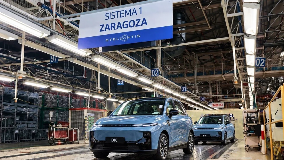 To blå Leapmotor B10 på produksjonslinjen ved Stellantis-fabrikken i Figueruelas, Zaragoza.. Kilde: motor.es