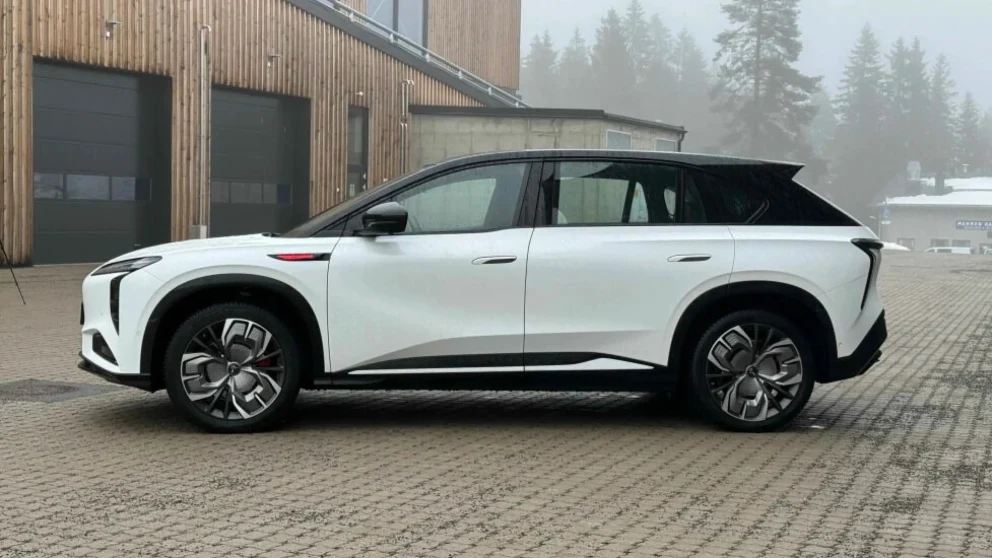 MEST SOLGT: EHS7 (bildet) er en mellomstor SUV, mens EH7 er en stor sedan. Det er førstnevnte som har solgt klart best av de to.
         Foto: Broom