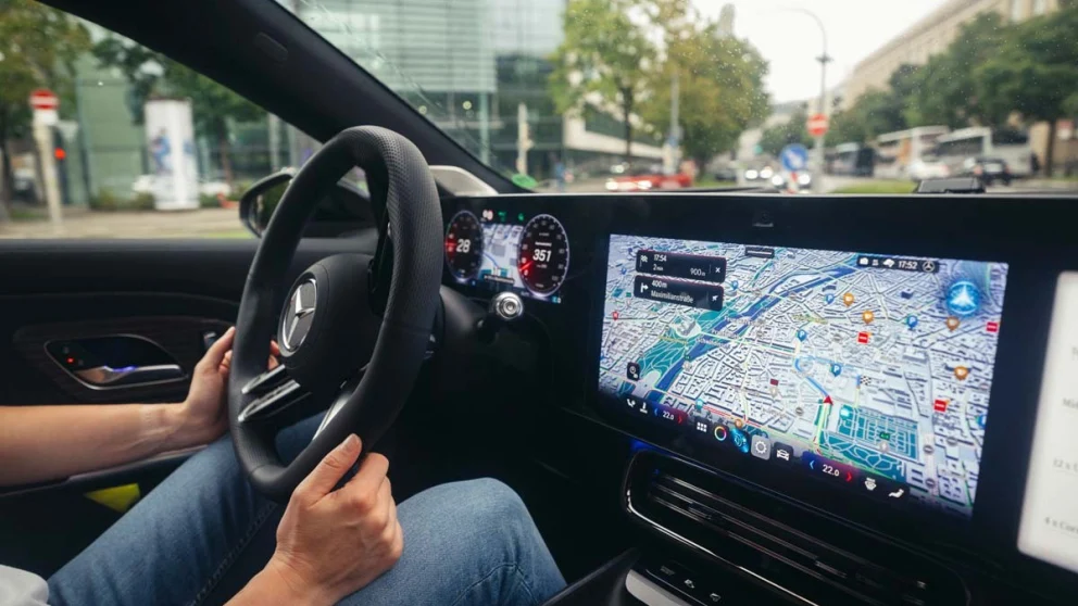 Mercedes lanserer nytt avansert kjøreassistentsystem i Tyskland i 2027