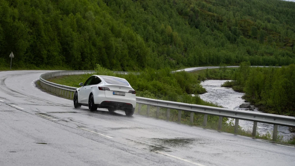 STORE FORSKJELLER RUNDT OM I NORGE: Andelen elbiler i bilbestanden i Norge varierer sterkt, fra like over 50 prosent prosent i Oslo til kun 14,5 prosent i Finnmark. Foto: Marie Graven / elbil.no