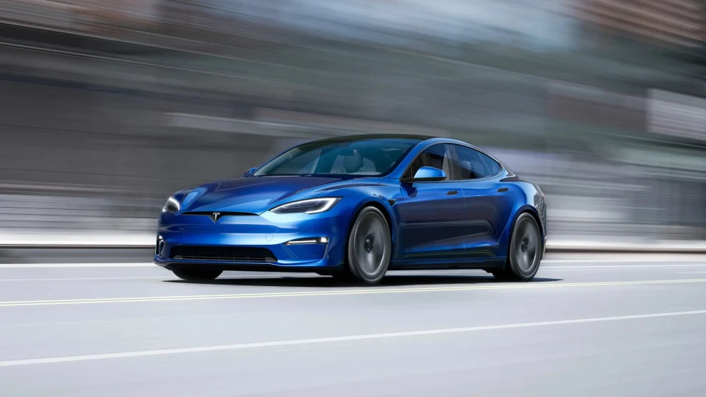 Tesla Model S Plaid krasjet etter 286 km/t – samme dekktype var tilbakekalt av Goodyear