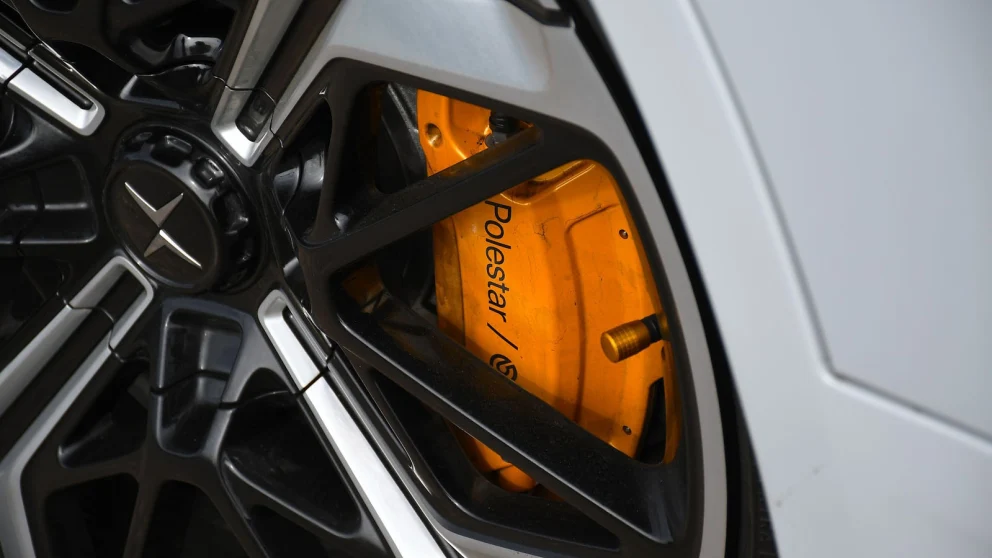 Polestar 5: Komfortabel langtur-GT som kan trekke henger, men har lite bagasjerom