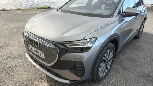 AUDI Q4 45 e-tron 45 quattro Edition Pro