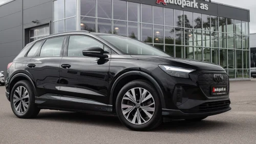 AUDI Q4 50 E TRON 50 QUATTRO/PANORAMA/SKINN/SONOS/AMBIENT/KROK/EN-EIER!