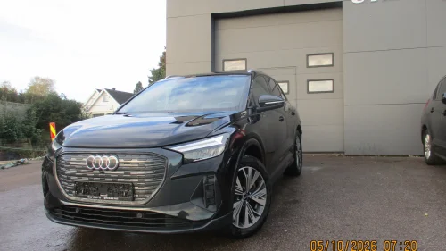 AUDI Q4 50 E TRON 50 quattro Adv. Business edition