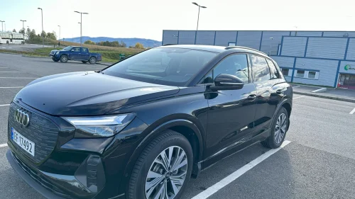 AUDI Q4 50 E TRON 50 quattro Adv. Business edition