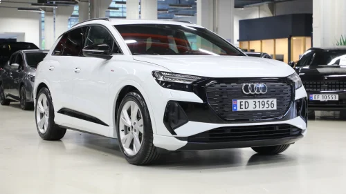 AUDI Q4 50 E TRON 50 quattro/2xS-Line/Matrix/Skinn/Keyless/Sonos/Krok