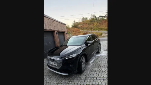 AUDI Q4 50 E TRON 50 quattro Adv. Business plus
