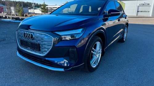 AUDI Q4 50 E TRON 50 quattro Advanced Business