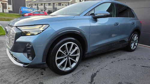 AUDI Q4 50 E TRON 50 quattro Business