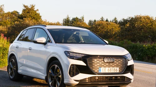AUDI Q4 50 E TRON 50quatt, Adv. Bus. plus, Sonos, nye s.dekk, krok, Matr