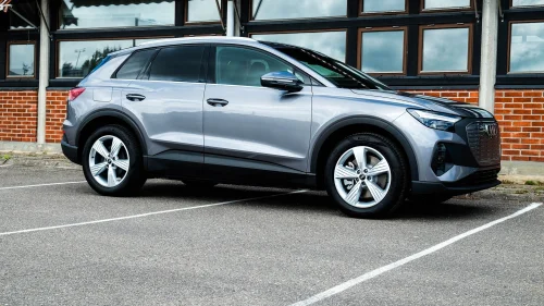 AUDI Q4 45 e-tron 45 Edition Plus quattro