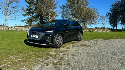 AUDI Q4 55 e-tron 55 quattro S line Plus (K)