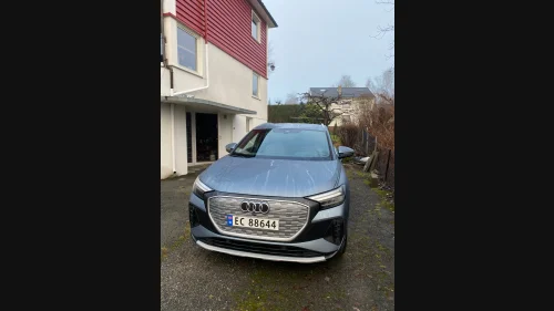 AUDI Q4 50 E TRON 50 quattro Advanced Business