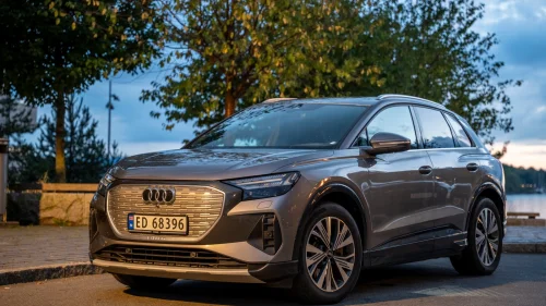 AUDI Q4 50 E TRON Se utstyr! 50 quattro Adv. Business edition