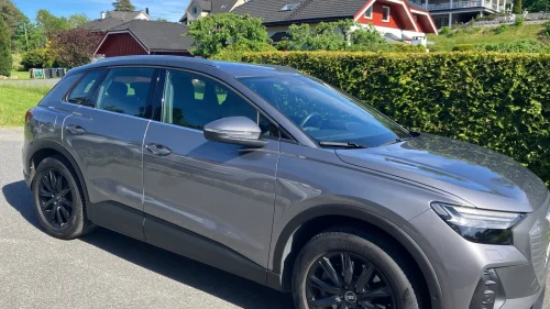 AUDI Q4 45 e-tron 45 quattro Edition Pro (K)