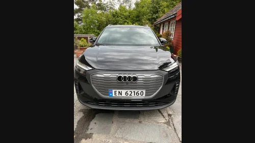 AUDI Q4 45 e-tron 45 quattro Edition Plus (K)