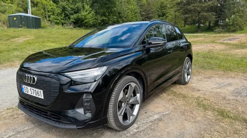 AUDI Q4 50 E TRON 50 quattro/skinn/sonos/matrix/head up/h.feste/garanti