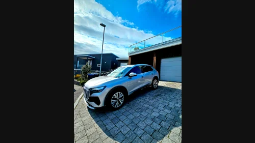 AUDI Q4 50 E TRON Q4 50 quattro S-line, Krok, Sonos, skinn