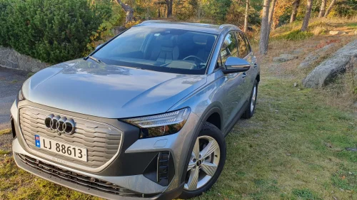 AUDI Q4 45 e-tron 45 quattro Edition Pro (K)