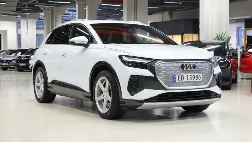 AUDI Q4 50 E TRON 50 quattro Advanced/20"/Delskinn/Kamera/Acc