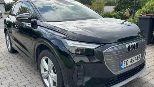 AUDI Q4 50 E TRON 50 quattro Business plus