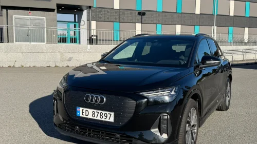 AUDI Q4 50 E TRON 50 quattro Adv. Business plus S-line