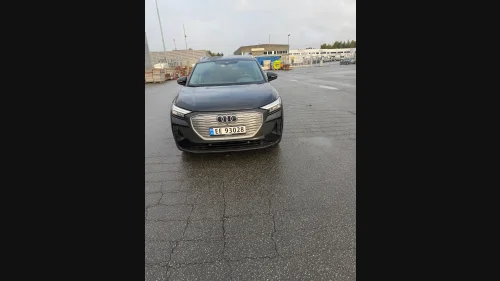 AUDI Q4 35 E TRON 35 Business, keyless, R-kam, led, acc, app