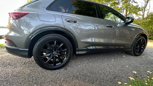 AUDI Q4 50 E TRON