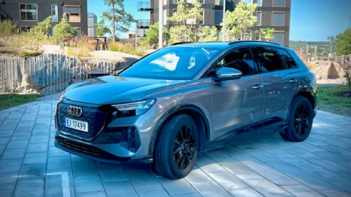 AUDI Q4 55 e-tron 55 quattro Edition Plus