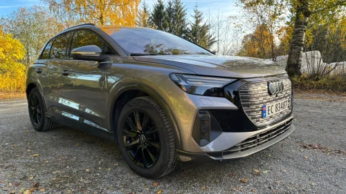 AUDI Q4 50 E TRON 50 quattro Adv. Business plus.