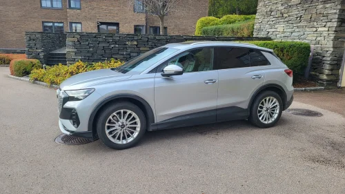 AUDI Q4 50 E TRON 50 quattro Advanced Business