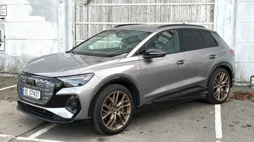 AUDI Q4 40 e-tron S-Line/Matrix/Skinn/NavPro/HUD/360cam/AR/Sonos