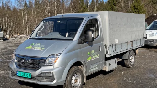 MAXUS EV80 56 KWH LWB KAPELLBIL HENGERFESTE 3-SETER AUTOMAT