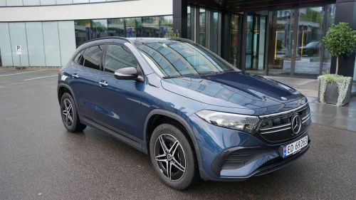MERCEDES-BENZ EQA 300 4MATIC 4Matic AMG / mye utstyr / Lav km.