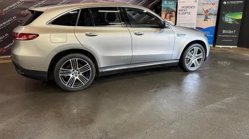MERCEDES-BENZ EQC 400 4MATIC 400 4MATIC - Godt utstyrt - AMG - Soltak - 360° Kam