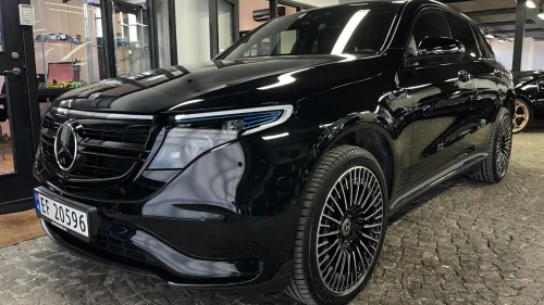 MERCEDES-BENZ EQC 400 4MATIC AMG Premium Plus, HUD, 21"S&V, Krok, ACC, Minne, Soltak