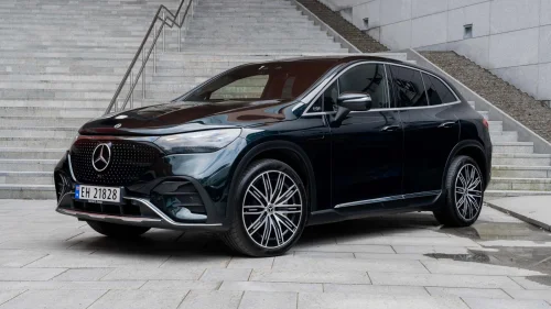 MERCEDES-BENZ EQE 500 4MATIC MASSE UTSTYR | Emerald Green | Bakakselstyring