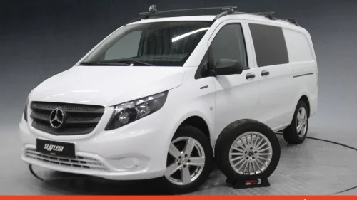MERCEDES-BENZ eVito EVITO A2| LAV KM/RYGGEKAMERA/SKYVEDØRER/TAKSTAIV