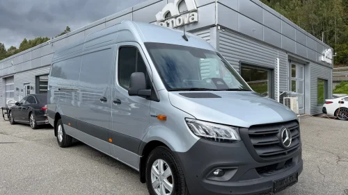 MERCEDES-BENZ eSprinter Lang/Høy/Distronic/LED/Webasto/Krok/PDC/Skriver/++