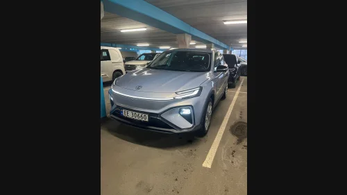 MG MARVEL R ELECTRIC 4WD PERFORMANCE SVART SKINN