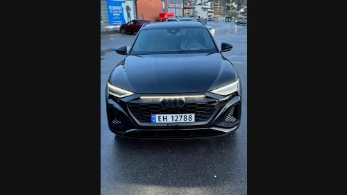 AUDI Q8 55 E TRON 55 S line Black Edition