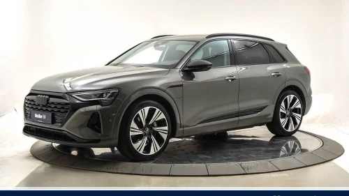 AUDI Q8 55 E TRON 55 advanced Konturseter/Matrix/22"/Navi/Krok/Skinn