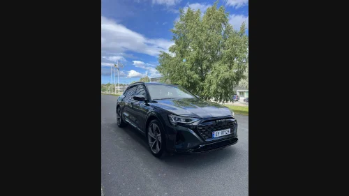 AUDI Q8 55 E TRON 55 AdvancedPlus, krok, 360°, sort optikk, 22" felg, HUD