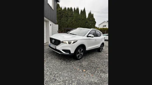 MG ZS EV Luxury/ACC/Skinn/Carplay/R.cam/panotak