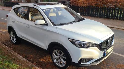 MG ZS EV LUXURY, Sunroof, Leather Seats