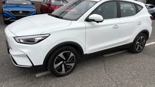 MG ZS EV 70KW 156HK LUXURY SKINN PANORAMATAK